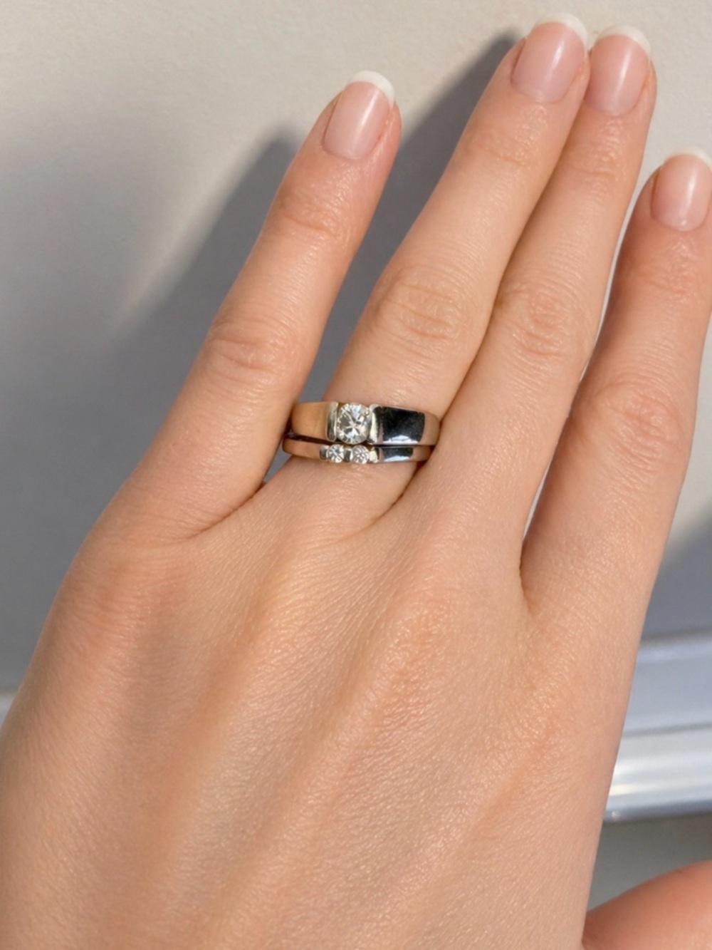 Diamond & gold engagement ring and wedding band set